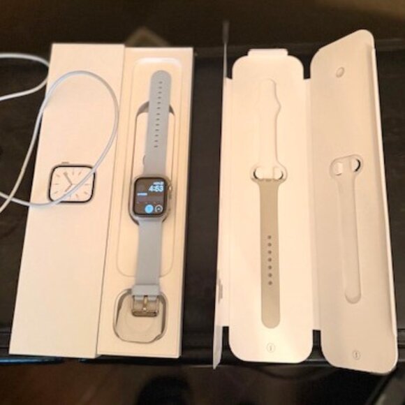 Apple Watch Series 7 (GPS) 41mm Aluminum Case - Picture 1 of 7